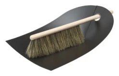 Kehrschaufel Mit Besen -Brunner Grillen Geschaft 9bb4bc44a5b7fdb49d38504bdb276096