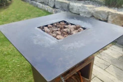 Feuerschale Plancha BlackBull BigQube L Gas -Brunner Grillen Geschaft bigqube gas mit lavasteine 768x512 1