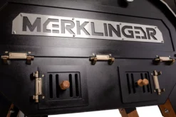 Der Merklinger 1200 Holzofen Standard -Brunner Grillen Geschaft merklinger holzbackofen grill pizzaofen brotbackofen 1200 vorne tuere zu zoom jpg