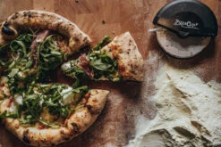 MOESTA-BBQ PizzaSchneider – PizzaCut -Brunner Grillen Geschaft pizzacut anwendung 1200x800x72dpi 194umqk2wkdqt8ax